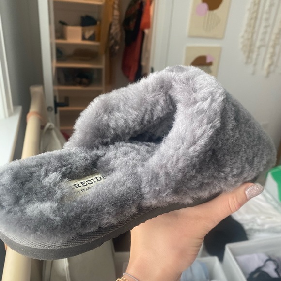 DEARFOAMS Fireside Grey Covered-toe Slippers - Picture 5 of 10